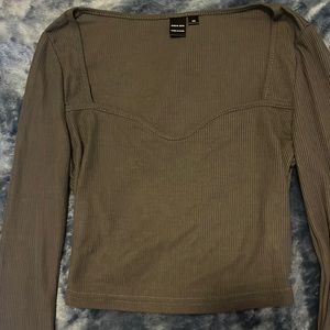 Long sleeve low cut crop